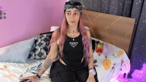 Snapshot of danna__castle chatting on 02-13-25, 04:32 Dannacastle online show from 02-13-25, 04:32