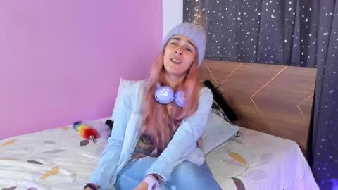 Snapshot of danna__castle chatting on 02-25-25, 04:57 Dannacastle online show from 02-25-25, 04:57