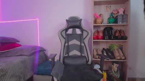 Snapshot of danna_bella2 chatting on 02-13-26, 06:37 danna isabella online show from 02-13-26, 06:37