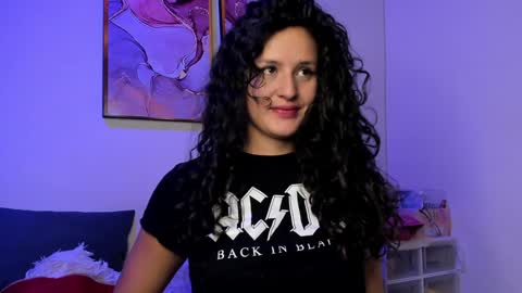 Danna Lovs online show from 01-13-25, 02:11