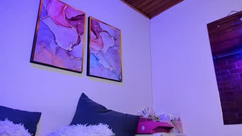 Danna Lovs online show from 01-13-25, 05:12