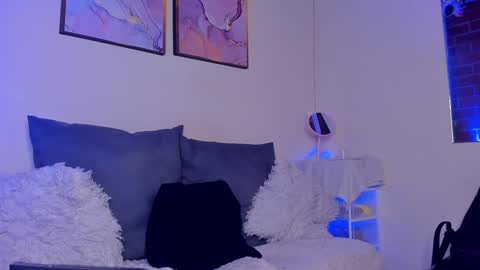 Danna Lovs online show from 01-21-25, 04:16