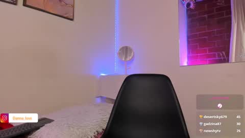 Danna Lovs online show from 02-12-25, 07:24