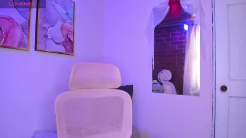 Danna Lovs online show from 02-25-25, 07:14