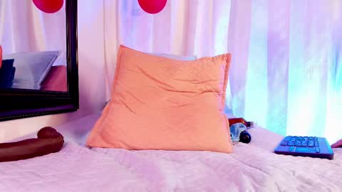 Snapshot of dannaberlin chatting on 02-14-25, 10:25 Danna Berlin online show from 02-14-25, 10:25