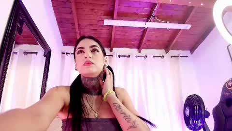 Snapshot of dannaberlin chatting on 02-20-25, 07:19 Danna Berlin online show from 02-20-25, 07:19