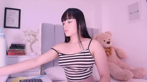 Snapshot of dannahyde chatting on 05-19-26, 04:57 Insta DannaBlueX online show from 05-19-26, 04:57