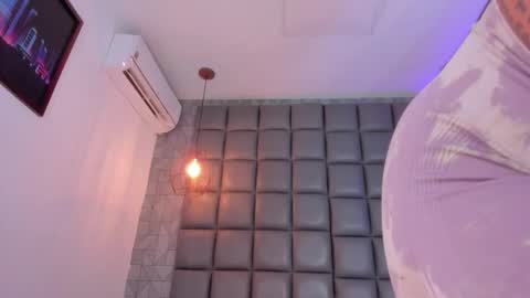 Snapshot of dannavelvet chatting on 12-01-25, 12:43 Danna online show from 12-01-25, 12:43