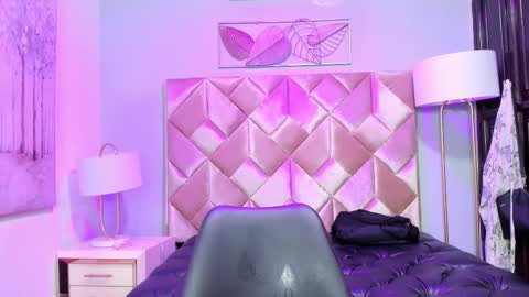 Snapshot of danniakross chatting on 09-20-25, 04:46 danniakross online show from 09-20-25, 04:46