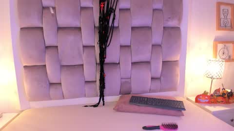 Dannika online show from 10-30-25, 03:08