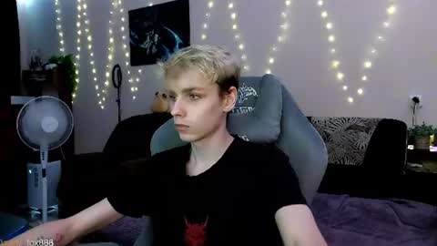 Snapshot of danny_fox888 chatting on 07-14-26, 04:13 Daniel online show from 07-14-26, 04:13