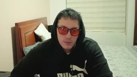Snapshot of danruiz33 chatting on 06-12-26, 02:10 Dan online show from 06-12-26, 02:10