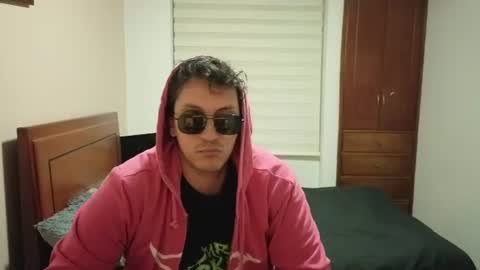 Snapshot of danruiz33 chatting on 06-27-26, 01:43 Dan online show from 06-27-26, 01:43
