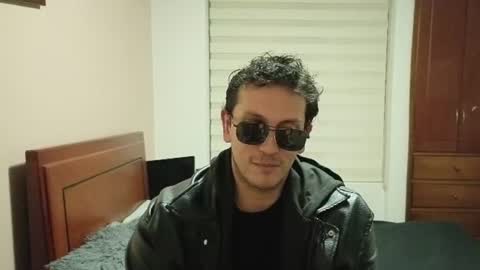 Snapshot of danruiz33 chatting on 06-28-26, 02:28 Dan online show from 06-28-26, 02:28