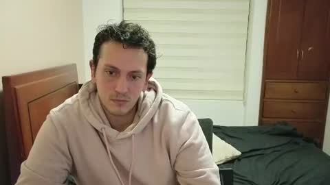 Snapshot of danruiz33 chatting on 07-11-26, 01:41 Dan online show from 07-11-26, 01:41