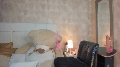 Snapshot of dans_butthole chatting on 12-17-25, 01:44 dans butthole online show from 12-17-25, 01:44