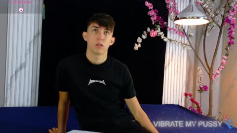 Snapshot of danteandviolete_cr chatting on 05-05-26, 11:29 DANTEVIOLETE online show from 05-05-26, 11:29
