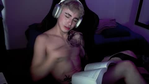 Snapshot of danteobscuro chatting on 11-21-25, 06:50 danteobscuro online show from 11-21-25, 06:50