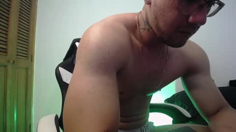 Snapshot of danteread chatting on 02-24-25, 06:04 danteread online show from 02-24-25, 06:04