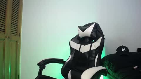 Snapshot of danteread chatting on 02-24-25, 09:09 danteread online show from 02-24-25, 09:09