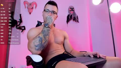 Snapshot of danteread chatting on 10-28-25, 01:31 danteread online show from 10-28-25, 01:31