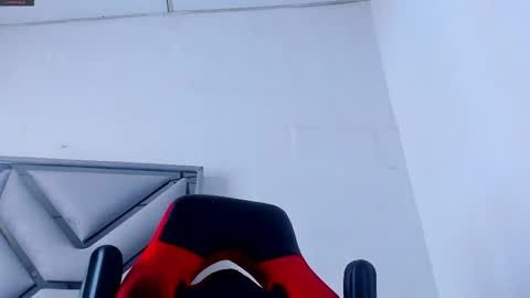 Snapshot of danterouxx chatting on 05-19-26, 05:30 Dante online show from 05-19-26, 05:30