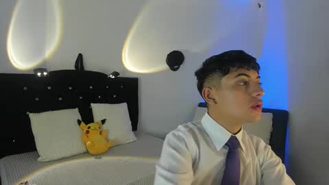 Snapshot of danvianny chatting on 10-12-25, 04:39 DAN VIANNY online show from 10-12-25, 04:39