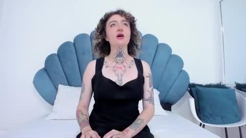 Snapshot of daphne_blunt chatting on 12-11-24, 03:35 Daphne Blunt online show from 12-11-24, 03:35