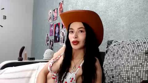 Daphne Darkthorn online show from 10-18-25, 03:09