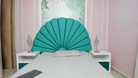 Daphne  online show from 01-21-25, 02:11