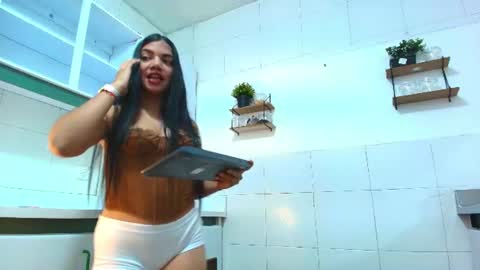 daphne_gloww online show from 06-12-26, 02:05