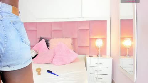 Snapshot of daphnelloyd chatting on 12-10-24, 02:16 Daphne online show from 12-10-24, 02:16