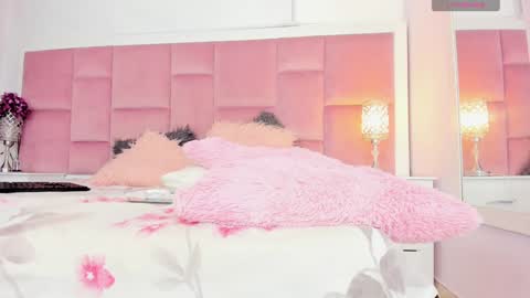 Snapshot of daphnelloyd chatting on 12-18-24, 11:40 Daphne online show from 12-18-24, 11:40