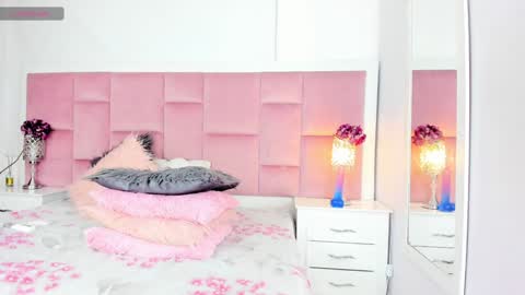 Snapshot of daphnelloyd chatting on 01-26-25, 12:58 Daphne online show from 01-26-25, 12:58