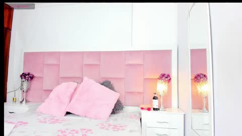 Snapshot of daphnelloyd chatting on 01-28-25, 07:42 Daphne online show from 01-28-25, 07:42