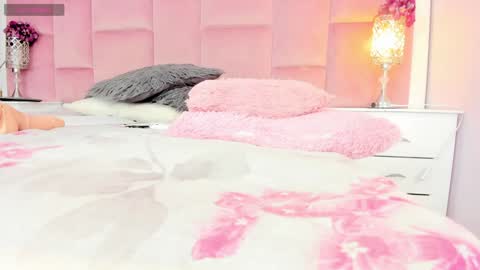 Snapshot of daphnelloyd chatting on 02-09-25, 01:00 Daphne online show from 02-09-25, 01:00