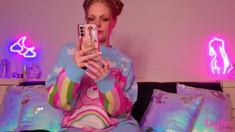 Daphne Madison online show from 11-25-25, 08:09