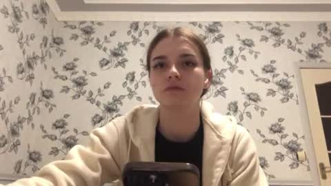 Emilia online show from 05-10-26, 10:48