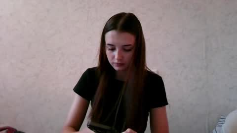 Snapshot of daphnesterlace chatting on 07-12-26, 04:42 Emilia online show from 07-12-26, 04:42