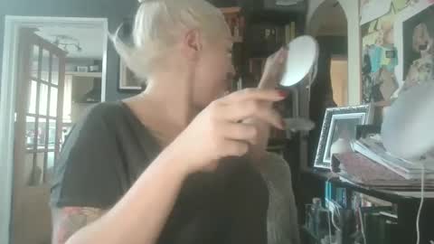 Darcy online show from 01-30-25, 01:21