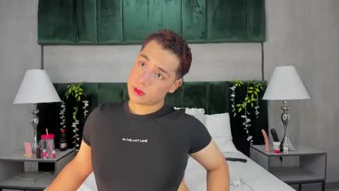 Snapshot of darian_laforteza chatting on 06-17-26, 08:32 Darian online show from 06-17-26, 08:32