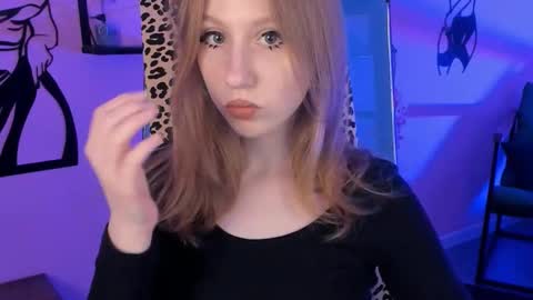 Snapshot of dariatate chatting on 09-17-25, 11:34 Daria Tate online show from 09-17-25, 11:34