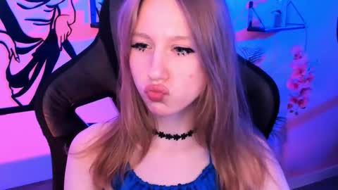 Snapshot of dariatate chatting on 10-22-25, 11:43 Daria Tate online show from 10-22-25, 11:43