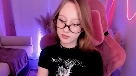 Snapshot of dariatate chatting on 12-20-25, 12:56 Daria Tate online show from 12-20-25, 12:56