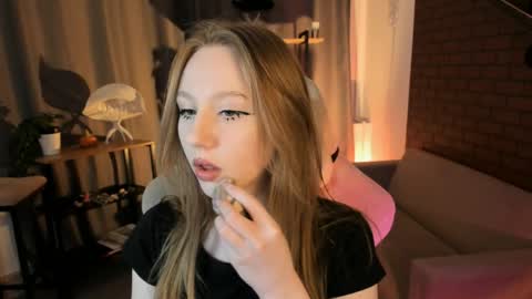 Daria Tate online show from 03-22-26, 09:56