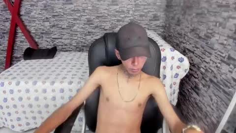 Snapshot of darikson_boy_ chatting on 11-26-25, 03:29 Darikson online show from 11-26-25, 03:29