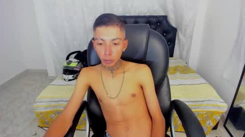 Snapshot of darikson_boy_ chatting on 11-27-25, 05:09 Darikson online show from 11-27-25, 05:09