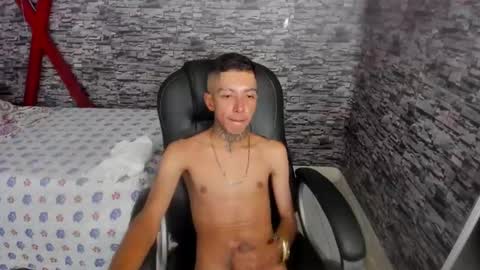 Snapshot of darikson_boy_ chatting on 11-28-25, 07:38 Darikson online show from 11-28-25, 07:38