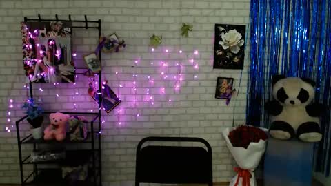 Snapshot of darina_m_ chatting on 01-25-25, 09:04 Darina online show from 01-25-25, 09:04