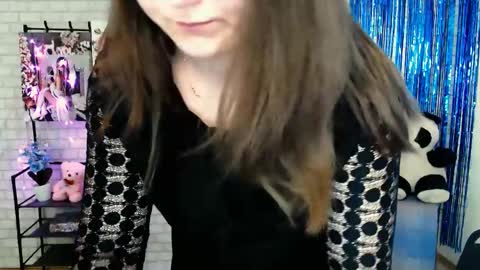 Snapshot of darina_m_ chatting on 02-28-25, 05:37 Darina online show from 02-28-25, 05:37